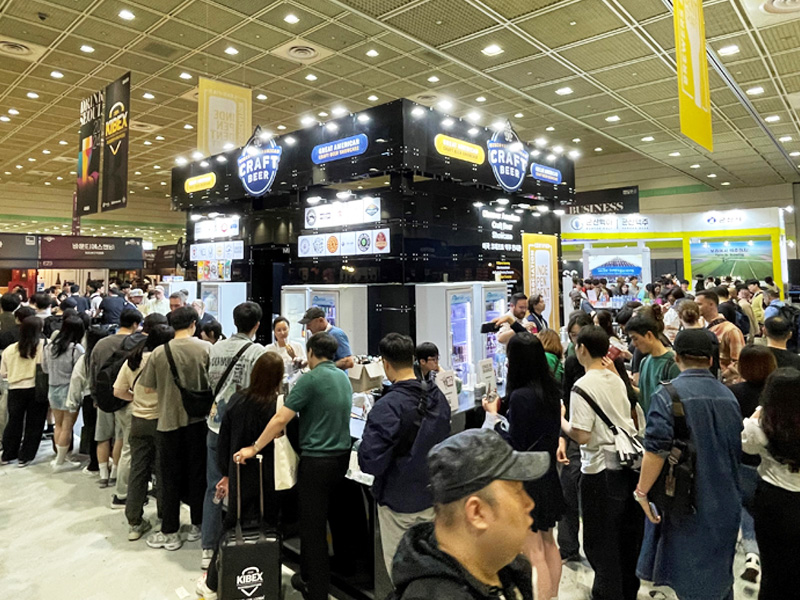 busy craft beer expo in Korea
